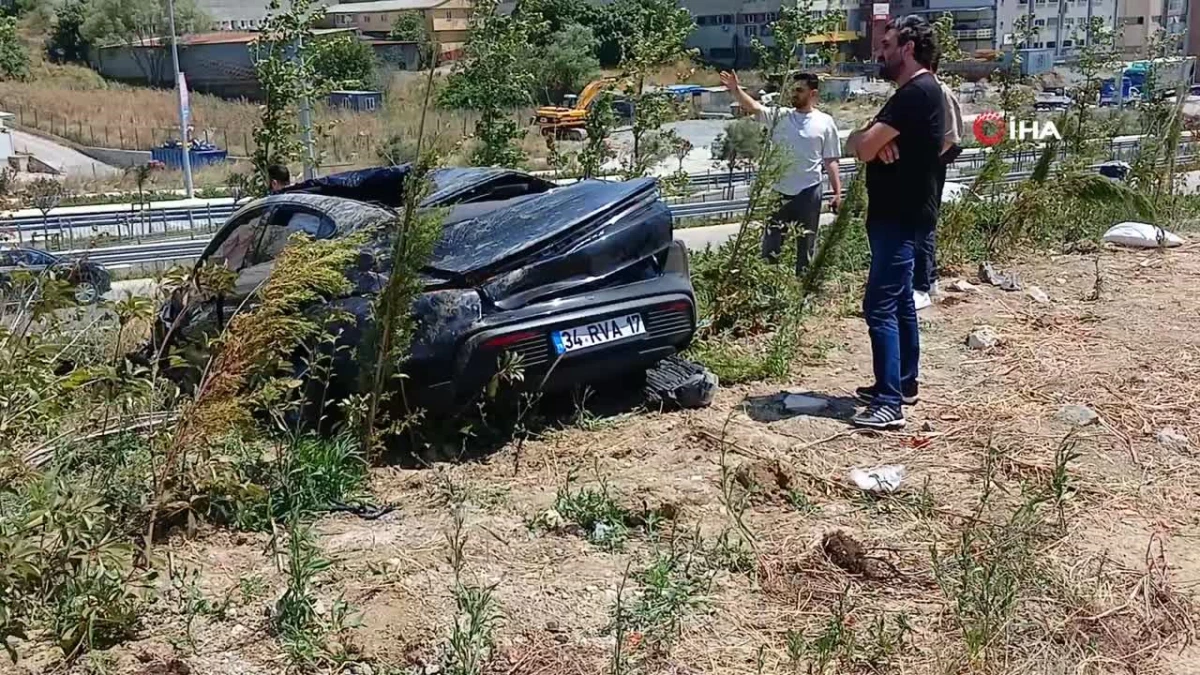 Beylikdüzü’nde lüks otomobil takla attı: 2 yaralı