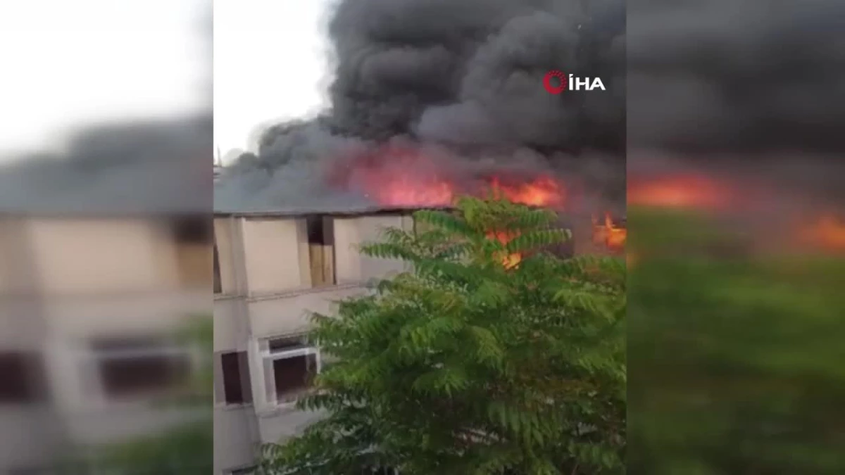 Fatih’te metruk binanın çatısı alev alev yandı