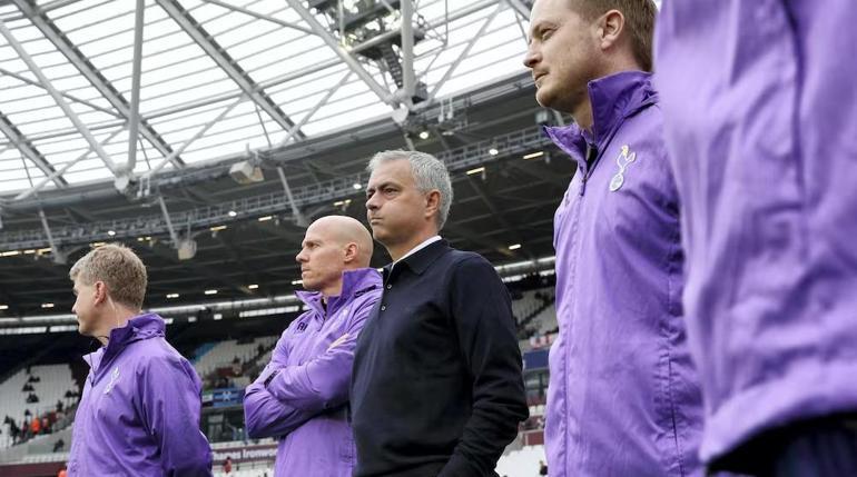 Fenerbahçe ile anlaşan Jose Mourinhonun teknik ekibi belli oldu Eski yardımcısıyla yeniden buluşuyor...