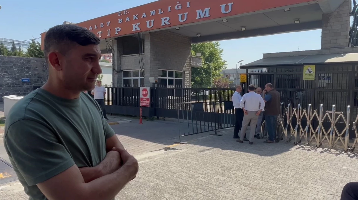 Küçükçekmece’de çöken binada bir kişi hayatını kaybetti