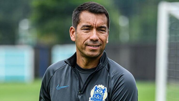 Van Bronckhorst 6 aydır Beşiktaş'ı çalışıyormuş!