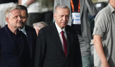 Cumhurbaşkanı Erdoğan, Başakşehir-La Fiorita maçını tribünden izledi
