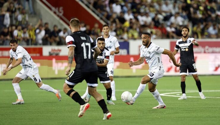 Fenerbahçe'de Cenk Tosun ilk resmi maçına çıktı