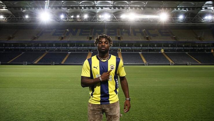 Fenerbahçe'den Hull City maçı öncesi yeni transferlerine imza töreni