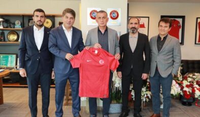 Fenerbahçe'den TFF Başkanı İbrahim Hacıosmanoğlu'na ziyaret