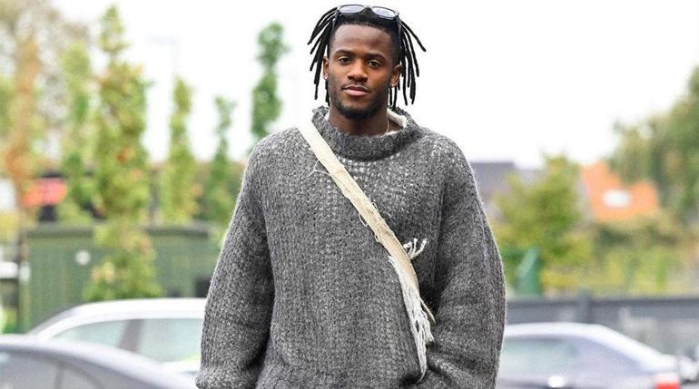 Galatasarayda teknik direktör Okan Buruk, Batshuayi ile görüştü İlk antrenmanına çıkıyor...