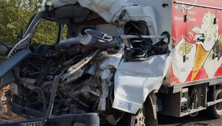 Adıyaman’da kamyonet, tıra çarptı: baba öldü, oğlu ağır yaralı