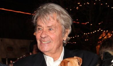 Alain Delon’un ailesi, vasiyetini reddetti: Köpeğiyle gömülmeyecek