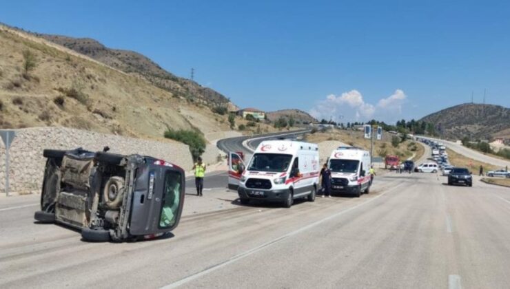 Amasya’da kamyonetler çarpıştı