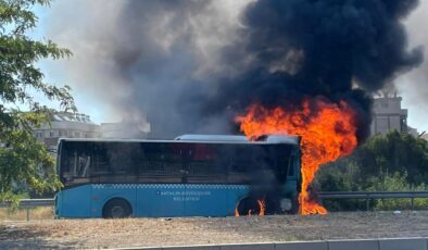 Antalya’da alev alan belediye otobüsü küle döndü