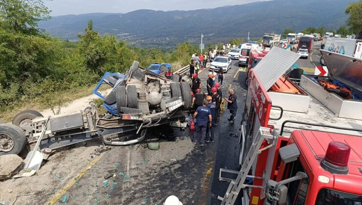 Bolu Dağı’nda tır, karşı şeride geçip otomobile çarptı