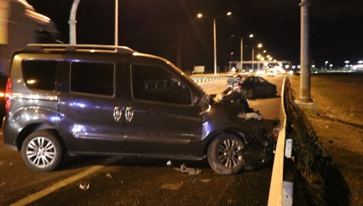 Erzurum’da park halindeki otomobile hafif ticari araç çarptı: 4 yaralı