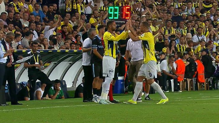 Fenerbahçe’nin yeni yıldızı sahaya indi