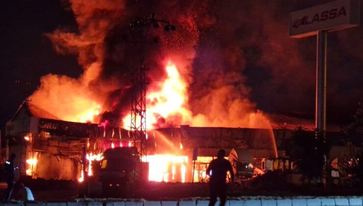 Hatay’da lastik deposunda korkutan yangın