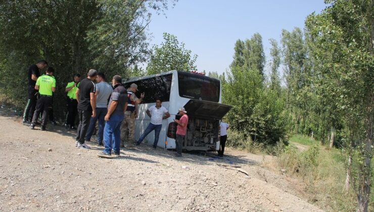 Iğdır’da yoldan çıkan yolcu otobüsü ağaca çarptı