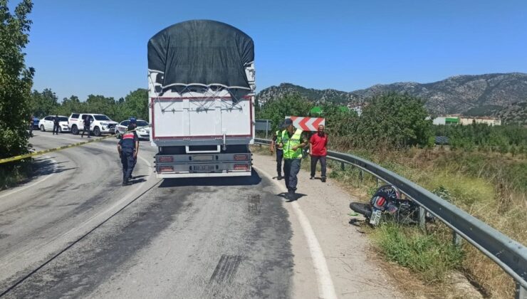 Isparta’da kamyonetle çarpışan motosikletteki 2 çocuk can verdi