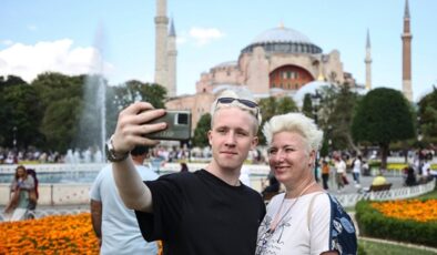 İstanbul’a 6 ayda 8,5 milyonu aşkın turist geldi