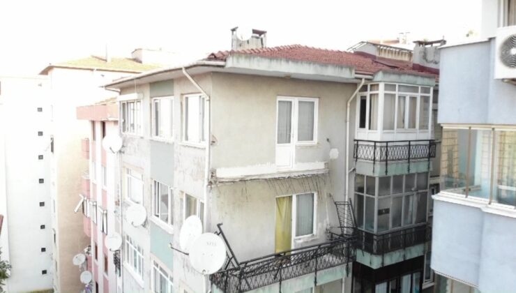 İstanbul’da 6 katlı binada balkon çöktü