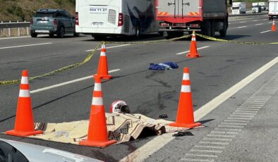 İstanbul’da hız tutkunu motosiklet sürücüsü bariyerlere çarparak hayatını kaybetti