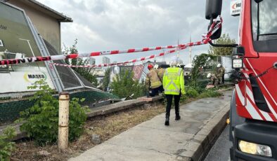 İstanbul’da kamyonet 5 metre yükseklikten düştü