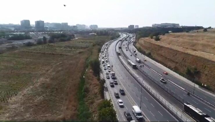 İstanbul’da metrobüs kazası sonrası trafik yoğunluğu