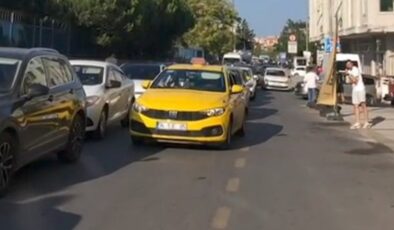 İstanbul’da ters yöne giren araçları gören motosikletli isyan etti