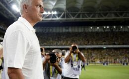 Jose Mourinho Süper Lig’deki ilk kartını gördü