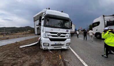 Kastamonu’da otoyolda makaslayan tır kazaya sebep oldu: 1 yaralı