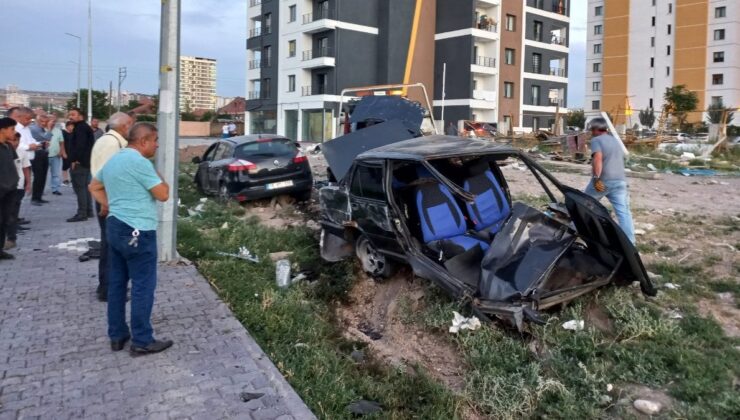 Kayseri’de 2 araç çarpıştı, biri ikiye bölündü