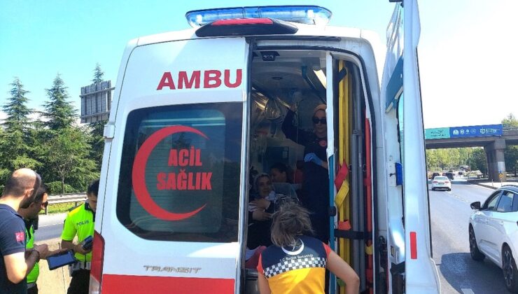 Kocaeli’de içinde anne ve bebek olan ambulans kazaya karıştı