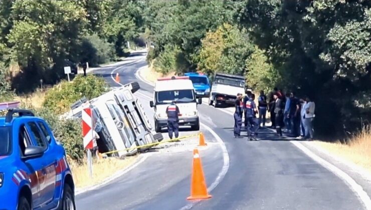 Kütahya’da hafriyat kamyonu şarampole devrildi: 1 ölü