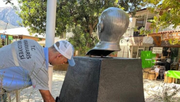 Muğla’da Atatürk büstlerine bayram öncesi bakım