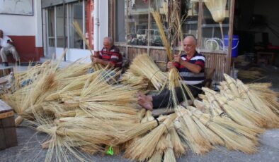 Samsun’un son süpürge ustaları teknolojiye direniyor