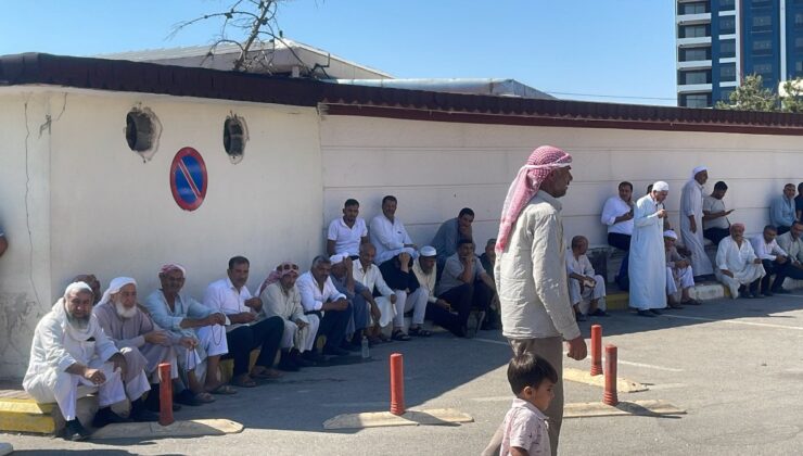 Şanlıurfa’da patlayan lastiği değiştirenlere tır çarptı: 3 ölü