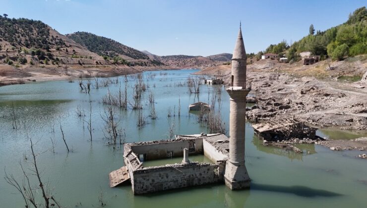 Sivas’ta sular altında kalan köy 20 yıl sonra gün yüzüne çıktı