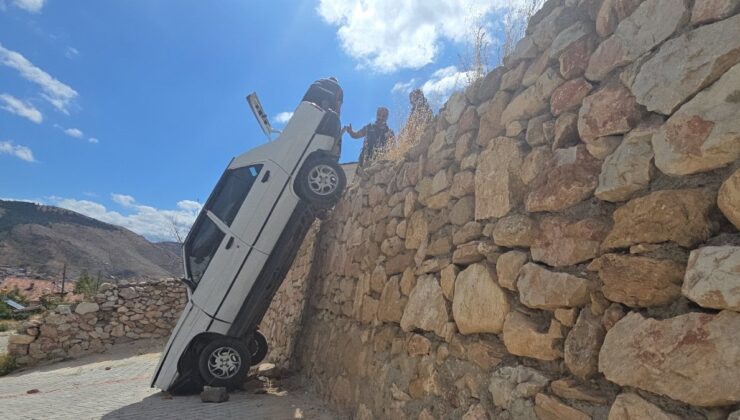 Tokat’ta gaz ve fren pedalını karıştıran sürücü kaza yaptı