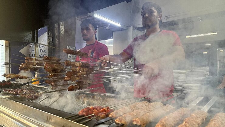 Adana’da esnaf TEKNOFEST’in başlamasını bekliyor