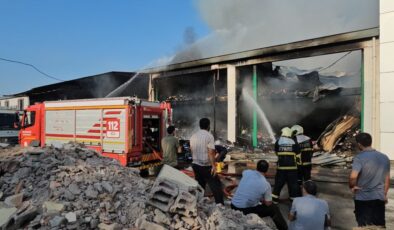 Adana’da sanayi sitesinde yangın: 10 iş yeri yandı