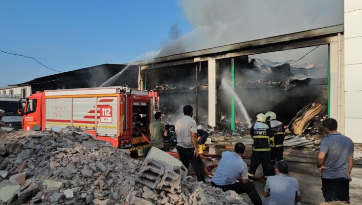 Adana’da sanayi sitesinde yangın: 10 iş yeri yandı