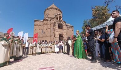 Akdamar Adası’nda Ermeni ayini yapıldı