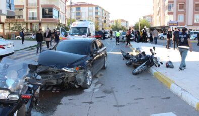 Aksaray’da ehliyetsiz sürücü polisten kaçarken otomobile çarptı