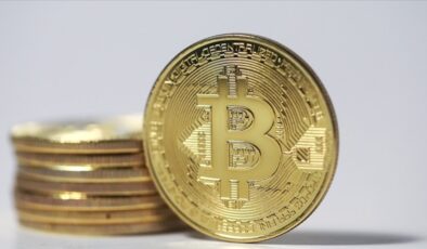 Altın yükselirken Bitcoin düşüyor