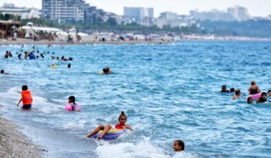 Antalya yazı yaşamaya devam ediyor