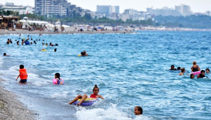 Antalya yazı yaşamaya devam ediyor