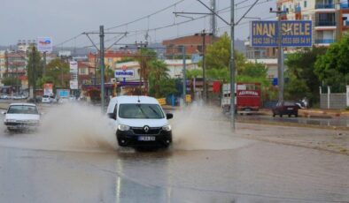 Antalya’da bir kilometre arayla iki mevsim yaşandı