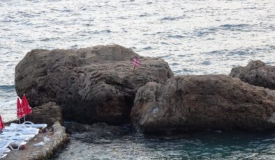 Antalya’da denize atlamanın yasak olduğu bölgede kayalıktan düştü