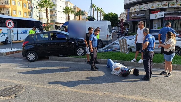 Antalya’da kırmızı ışıkta geçen motosiklet sürücüsü kaza yaptı