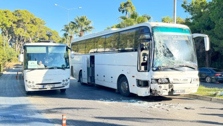 Antalya’da otel servisi su tankerine çarptı: 1 yaralı