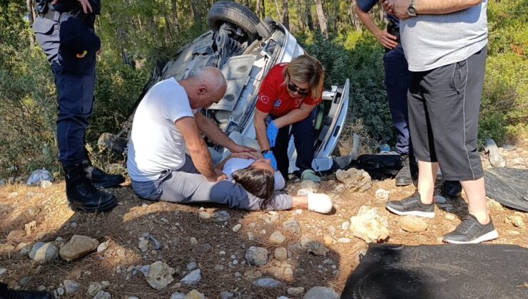 Antalya’da yardım gelene kadar yaralı kızının elini bırakmadı