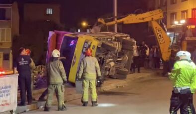 Başakşehir’de devrilen kamyonetteki demirler, 3 çocuğun üzerine düştü